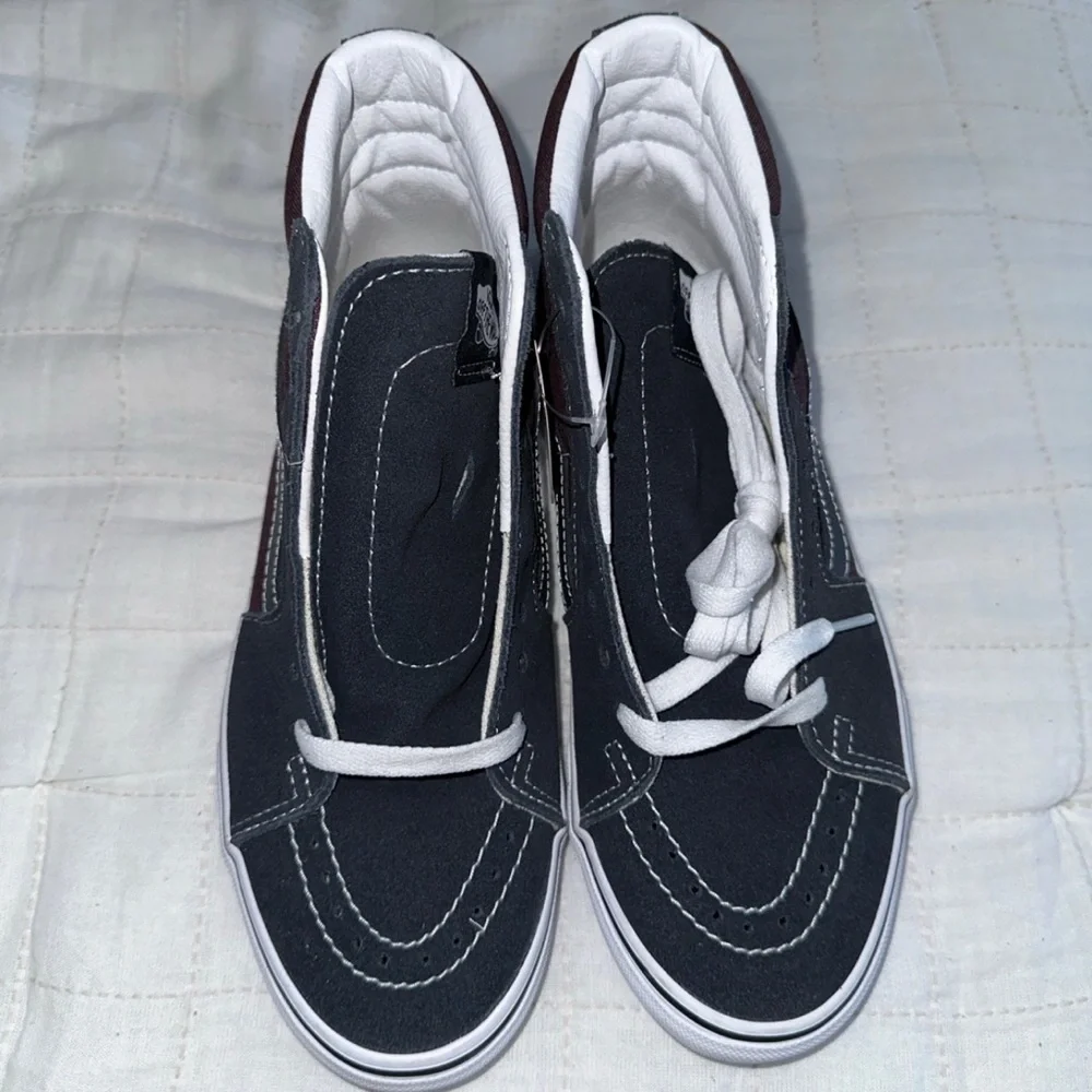 Vans - Picture 2 of 5